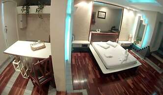 Flamboyant Motel - Adults Only