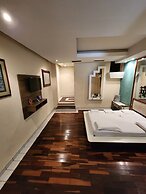 Flamboyant Motel - Adults Only