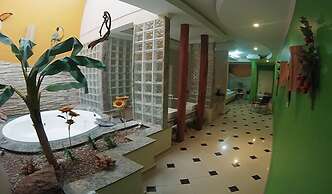 Flamboyant Motel - Adults Only