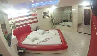 Flamboyant Motel - Adults Only