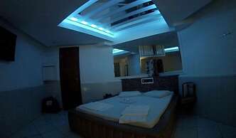 Flamboyant Motel - Adults Only