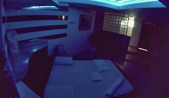 Flamboyant Motel - Adults Only