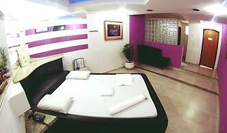Flamboyant Motel - Adults Only