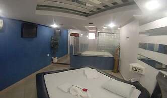 Flamboyant Motel - Adults Only