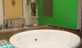 Flamboyant Motel - Adults Only