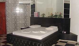 Flamboyant Motel - Adults Only