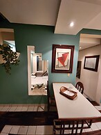 Flamboyant Motel - Adults Only