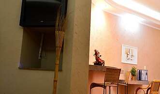 Flamboyant Motel - Adults Only