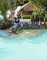 Temple 221 2BR Resort Spa Apartment