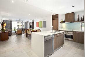 Temple 221 2BR Resort Spa Apartment