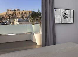Luxury Penthouse touching the Acropolis by GHH