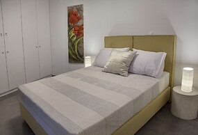 Luxury Penthouse touching the Acropolis by GHH