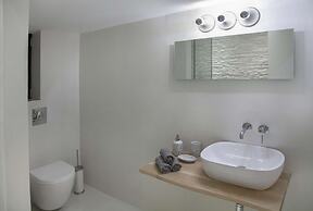 Luxury Penthouse touching the Acropolis by GHH