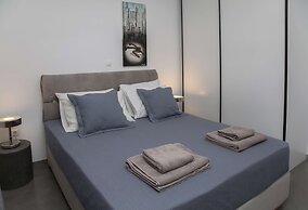 Luxury Penthouse touching the Acropolis by GHH