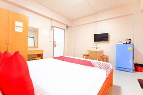 OYO 349 Aroonrung House