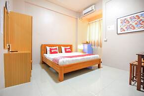 OYO 349 Aroonrung House