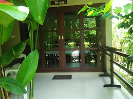 Bang Po Hut