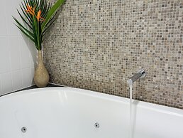 Temple 304 Modern Spacious