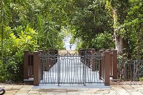 Temple 304 Modern Spacious