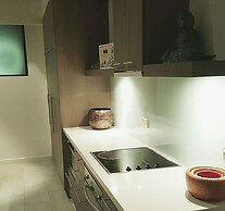 Temple 121 Palm Cove With Courtyard