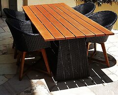 Temple 121 Palm Cove With Courtyard