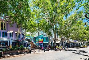 Temple 121 Palm Cove With Courtyard