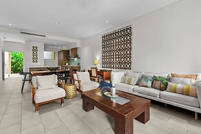 Temple 121 Palm Cove With Courtyard