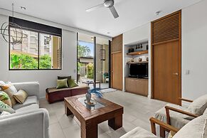 Temple 121 Palm Cove With Courtyard