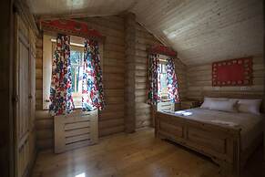 Shishki na Lampushke - Russkaya Derevnya