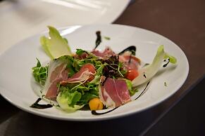 Maien Hotel & Restaurant