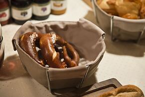 Maien Hotel & Restaurant