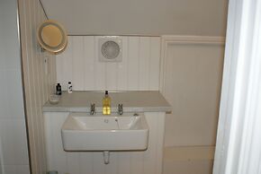 Tirah Bed and Breakfast