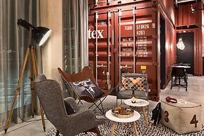 Moxy Amsterdam Houthavens