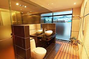 Gold Sandy Beach Hotel