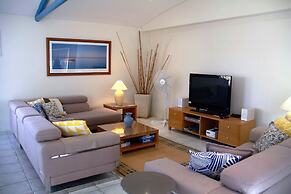 Seafaring at Fingal Bay