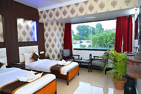 Hotel Rajhans International