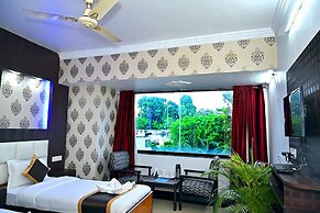 Hotel Rajhans International