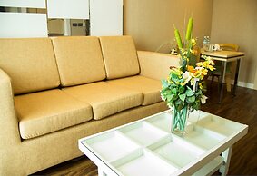 The Near Residence - Sriracha