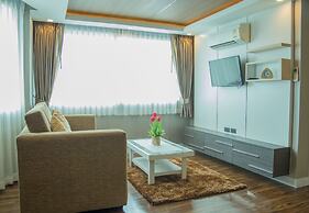 The Near Residence - Sriracha