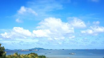 The Near Residence - Sriracha