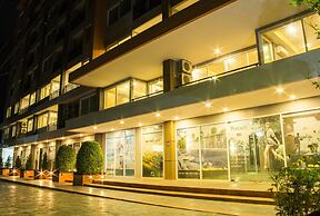 The Near Residence - Sriracha