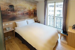 CHECK inn Express Taichung Yizhong