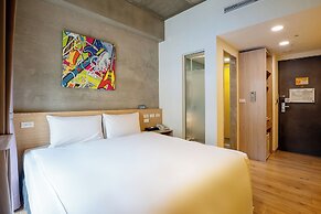 CHECK inn Express Taichung Yizhong