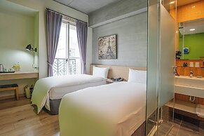 CHECK inn Express Taichung Yizhong