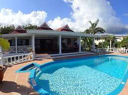 Tumac Villa, 4BR by Jamaican Treasures