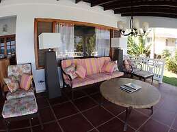 Tumac Villa, 4BR by Jamaican Treasures