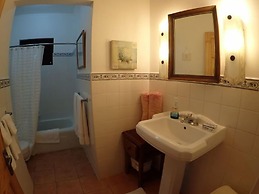 Tumac Villa, 4BR by Jamaican Treasures