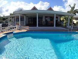 Tumac Villa, 4BR by Jamaican Treasures