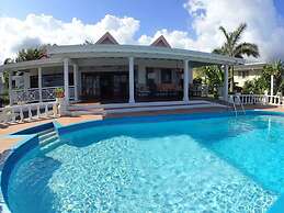 Tumac Villa, 4BR by Jamaican Treasures