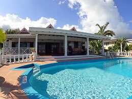 Tumac Villa, 4BR by Jamaican Treasures